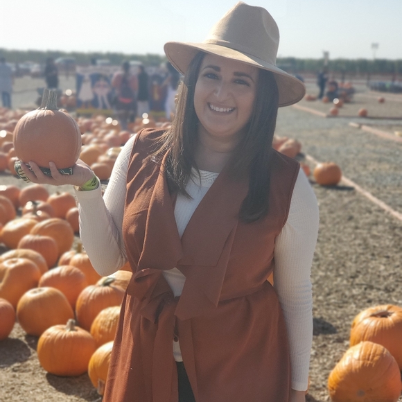 Meet your Posher, Mireya - Picture 1 of 3